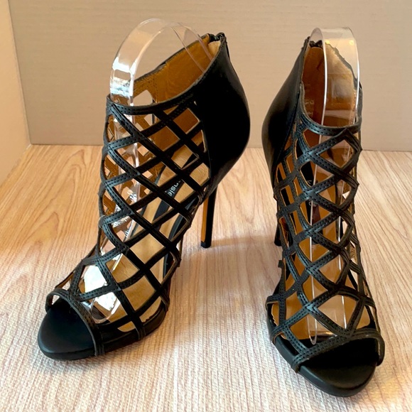 Kensie Shoes - Kensie black lattice detail heels. Back zipper